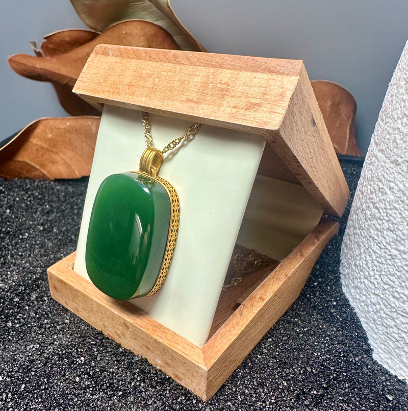 AAA Siberian Jade Pendant - 18k