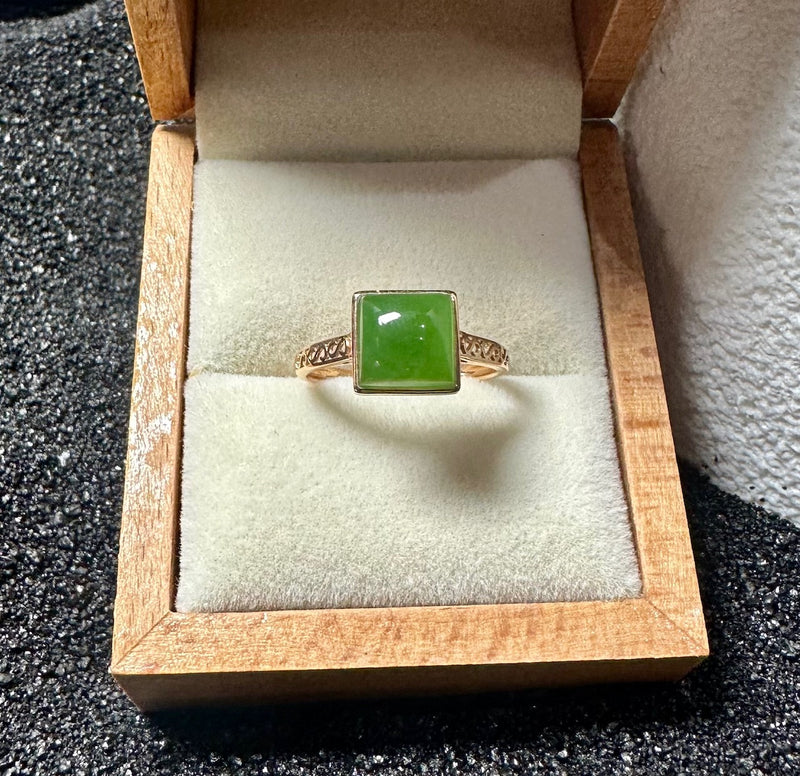 AA Siberian Jade, 18k  Gold Ring, SZ 7.5